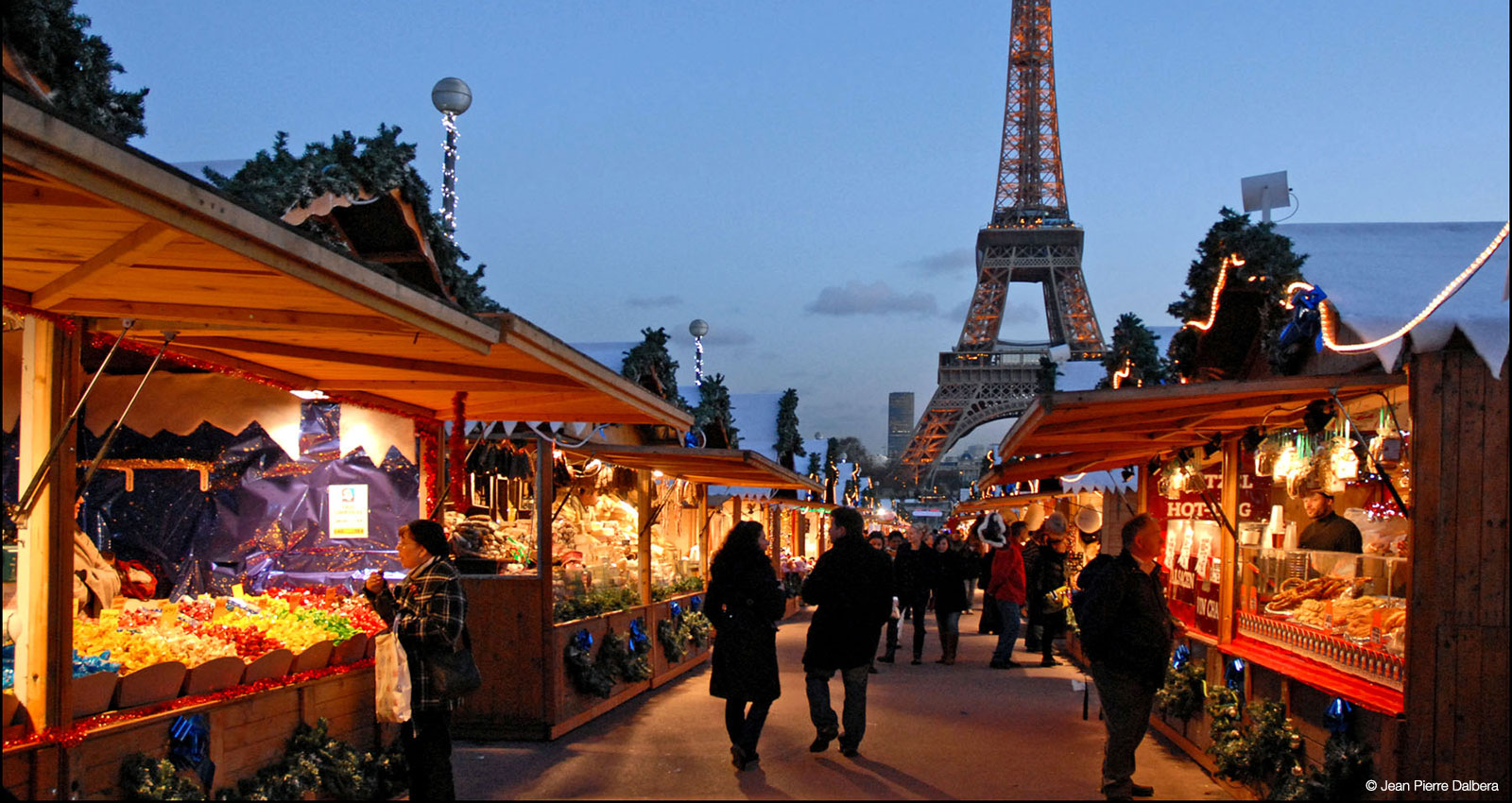 Paris Christmas Market School Trip : Market at the Eiffel Tower